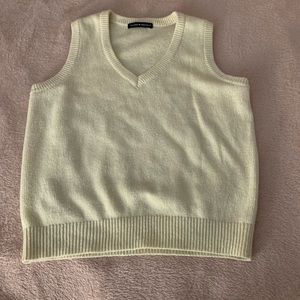 brandy melville white sweater vest 💌
